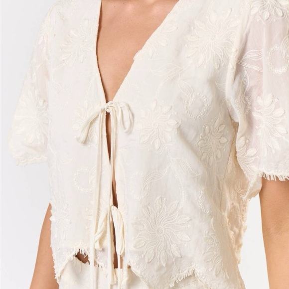 Cream Lace Set - Picture 4 of 7